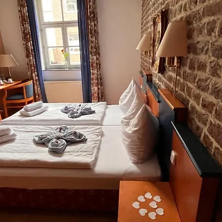 Zur Bruecke Hotel *